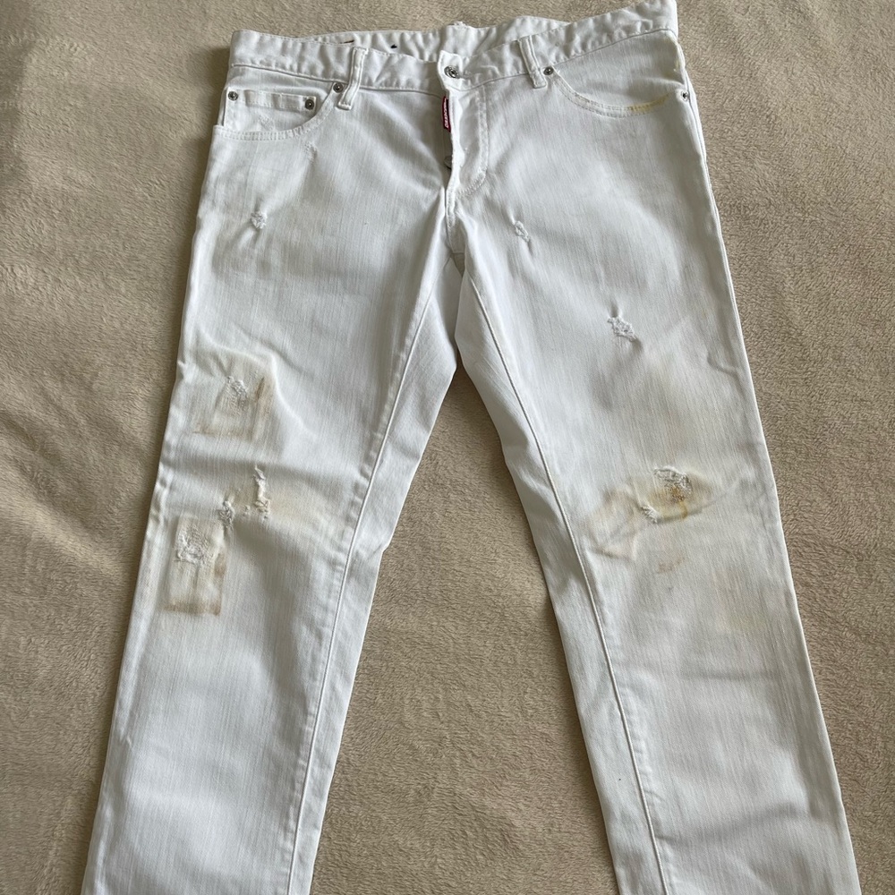 DSquared  white denim not stained part of the design
